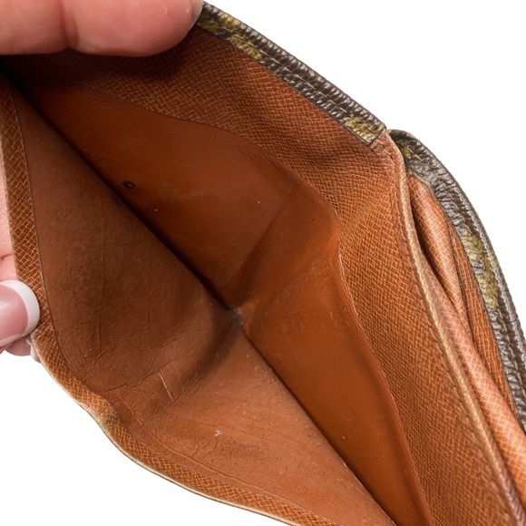 Authentic Louis Vuitton Vintage Compact Elise Brown Monogram Wallet 1980โs - Picture 11 of 16